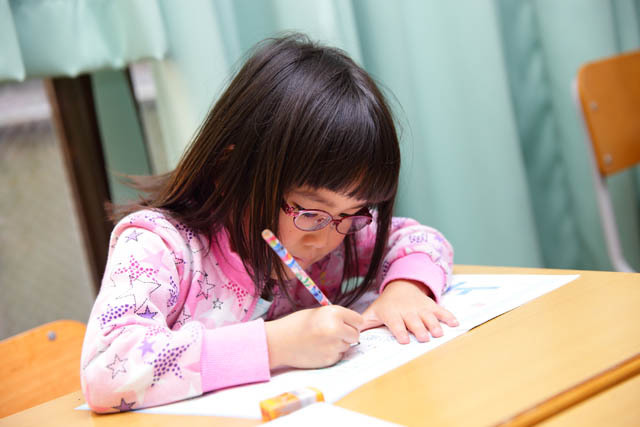 【写真】幼児～4年生学習内容の学習の様子