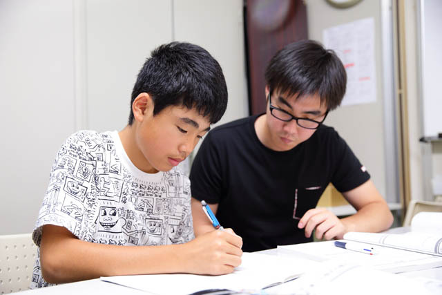 【写真】中学生学習内容の学習の様子